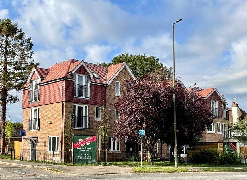 Limpsfield Road, Warlingham CR6 2 bed apartment for sale £395,000