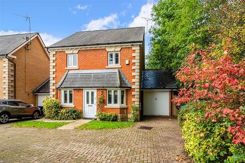 3 bedroom detached house for sale - Juniper Close, Oxted RH8