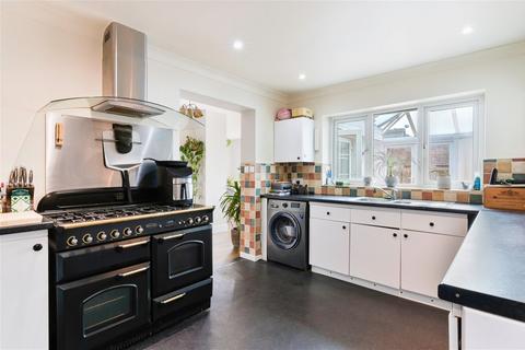 3 bedroom semi-detached house for sale - Holland Crescent, Oxted RH8