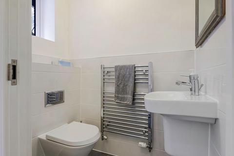 6 Four Oaks, Oxted, RH8 0EZ