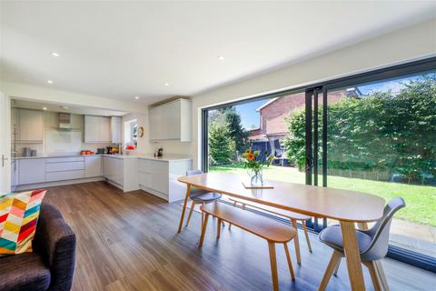4 bedroom detached house for sale - Silkham Road, Oxted RH8