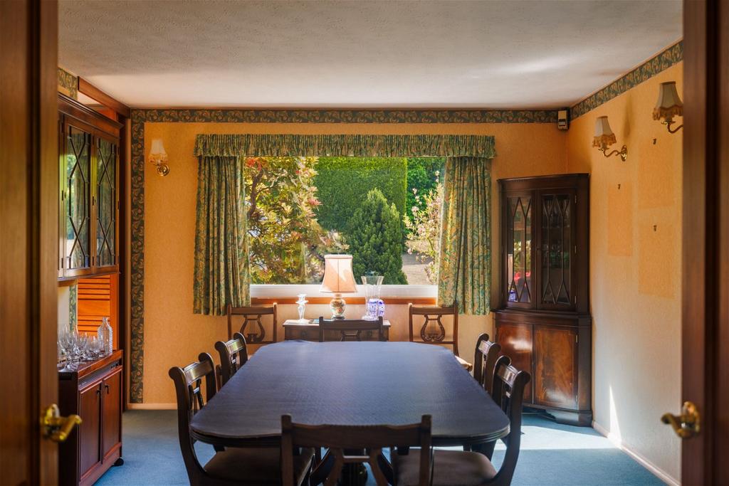 Quarry Road, Oxted RH8 5 bed detached house for sale £1,500,000