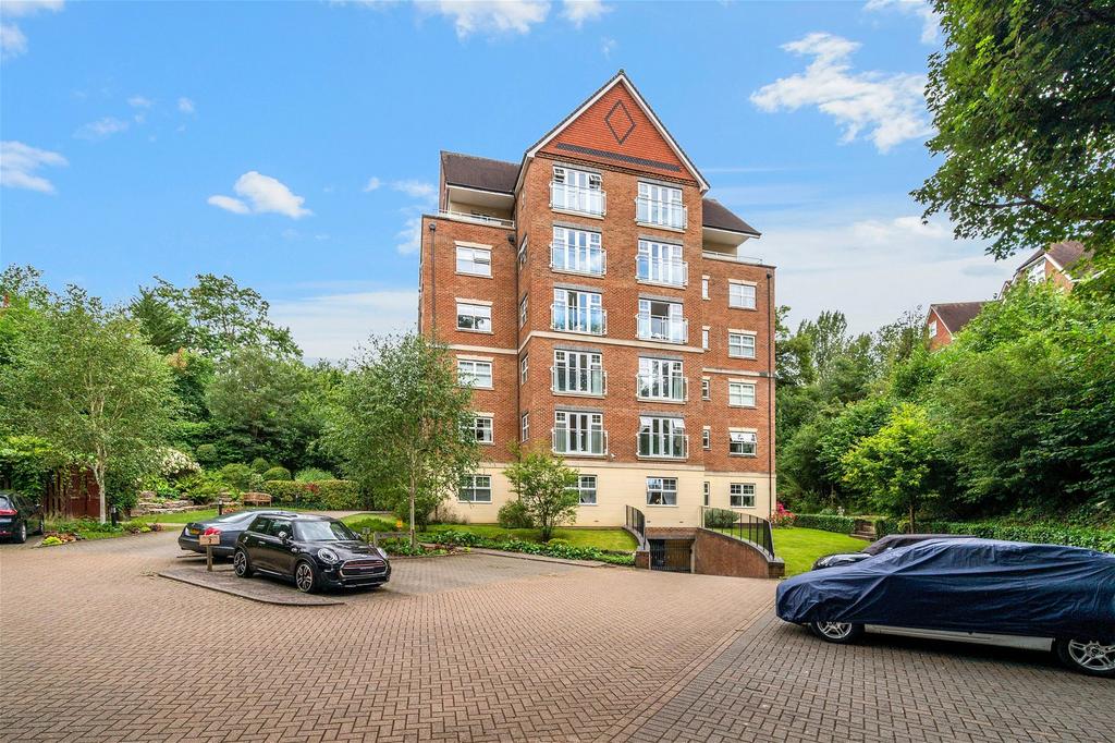 Wray Common Road, Reigate RH2 1 bed flat for sale £315,000
