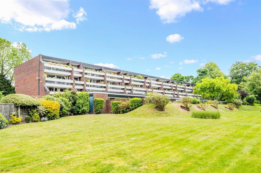 Bancroft Court, Reigate RH2 2 bed flat £425,000