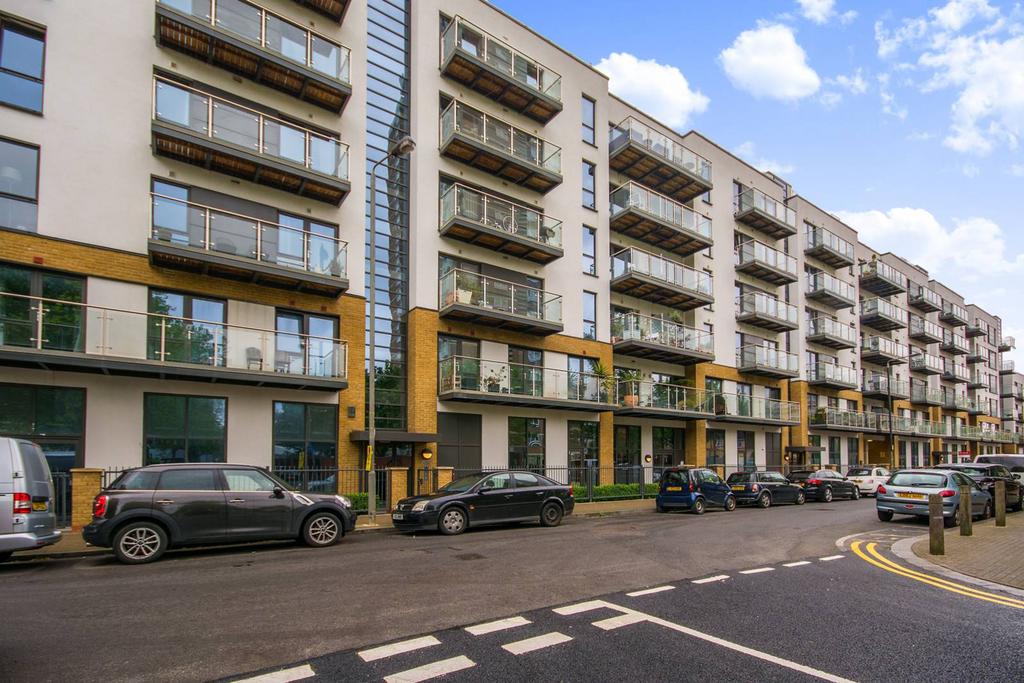 Gwynne Road, Battersea, London, SW11 Parking £200 pcm (£46 pw)