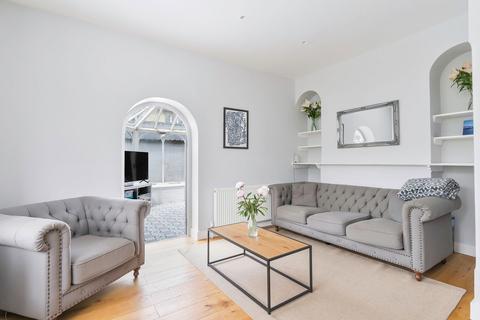 23 Beatrice Road, Oxted, RH8 0PZ