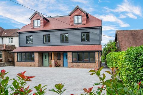 126 Mill Lane, Oxted, RH8 9DD