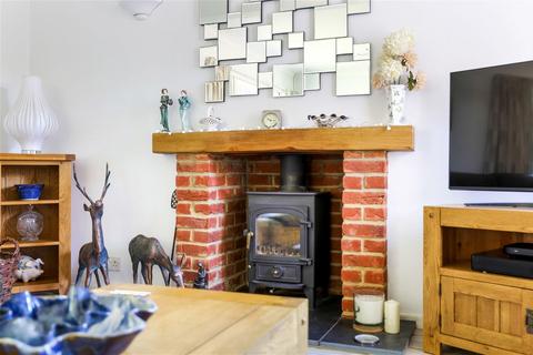 37 Beacon Hill, Dormansland, Lingfield, RH7 6RQ