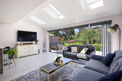 43b Whyteleafe Road, Caterham, CR3 5EG