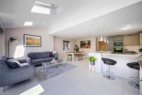 43b Whyteleafe Road, Caterham, CR3 5EG