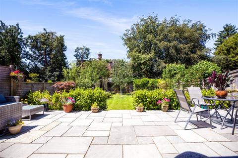 43b Whyteleafe Road, Caterham, CR3 5EG