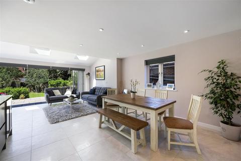 43b Whyteleafe Road, Caterham, CR3 5EG