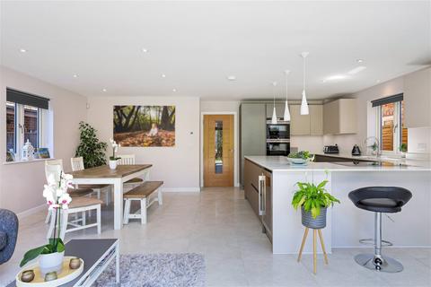 43b Whyteleafe Road, Caterham, CR3 5EG