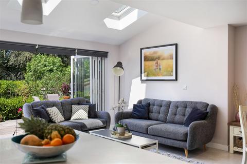 43b Whyteleafe Road, Caterham, CR3 5EG
