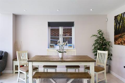 43b Whyteleafe Road, Caterham, CR3 5EG