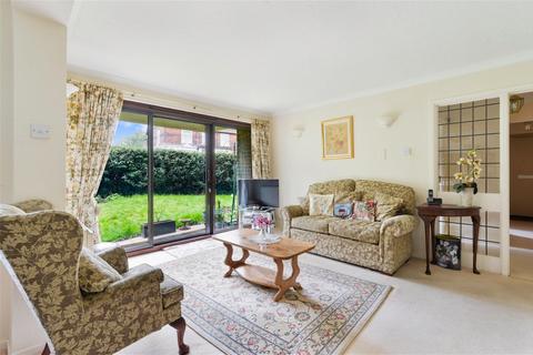 2 bedroom flat for sale, Station Road West, Oxted RH8