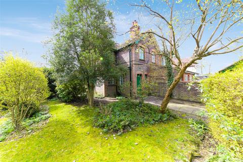 2, Paygate Cottages Godstone Road, Oxted, RH8 9NG