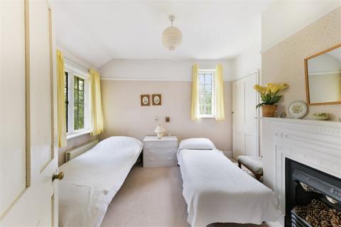 2, Paygate Cottages Godstone Road, Oxted, RH8 9NG