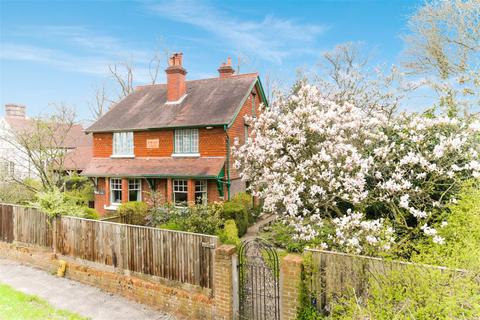 2, Paygate Cottages Godstone Road, Oxted, RH8 9NG