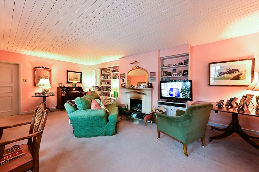 Raglan Road, Reigate RH2 4 bed detached house for sale £900,000