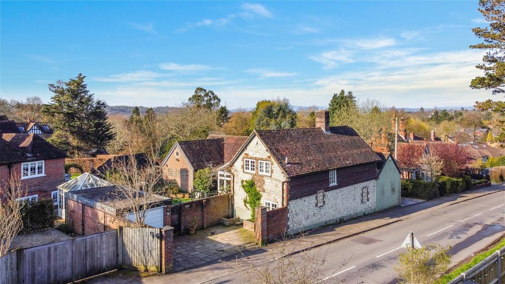 Raglan Road, Reigate RH2 4 bed detached house for sale £900,000