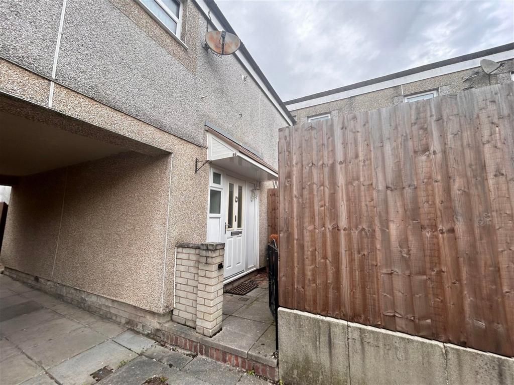 Enstone, Skelmersdale WN8 4 bed end of terrace house £700 pcm (£162 pw)