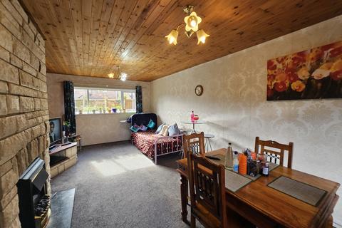 3 bedroom end of terrace house to rent - Willow Road, Stone, ST15