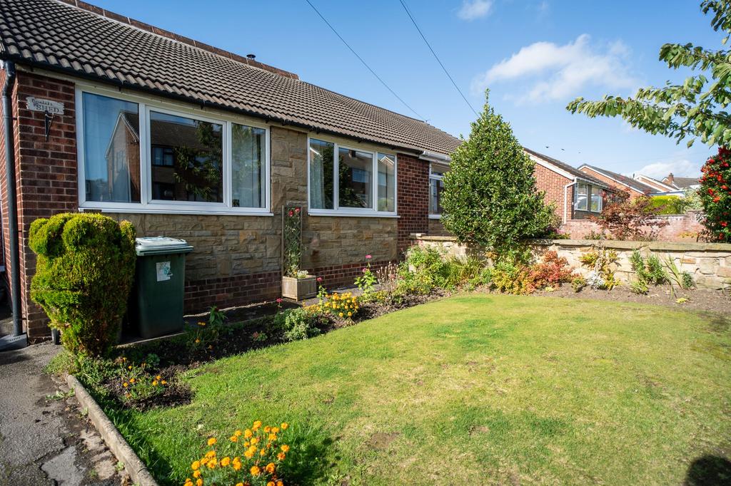 Pennine Road, Dewsbury, WF12 3 bed semidetached bungalow for sale £