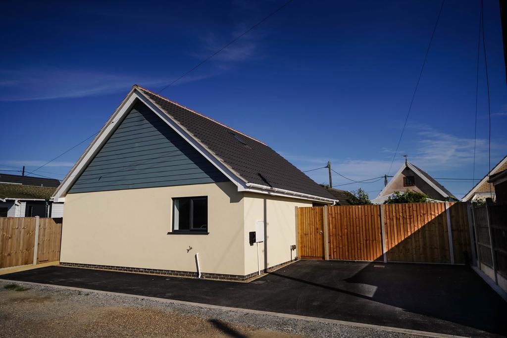 Arbor Lane, Pakefield, NR33 2 bed detached house for sale £333,000