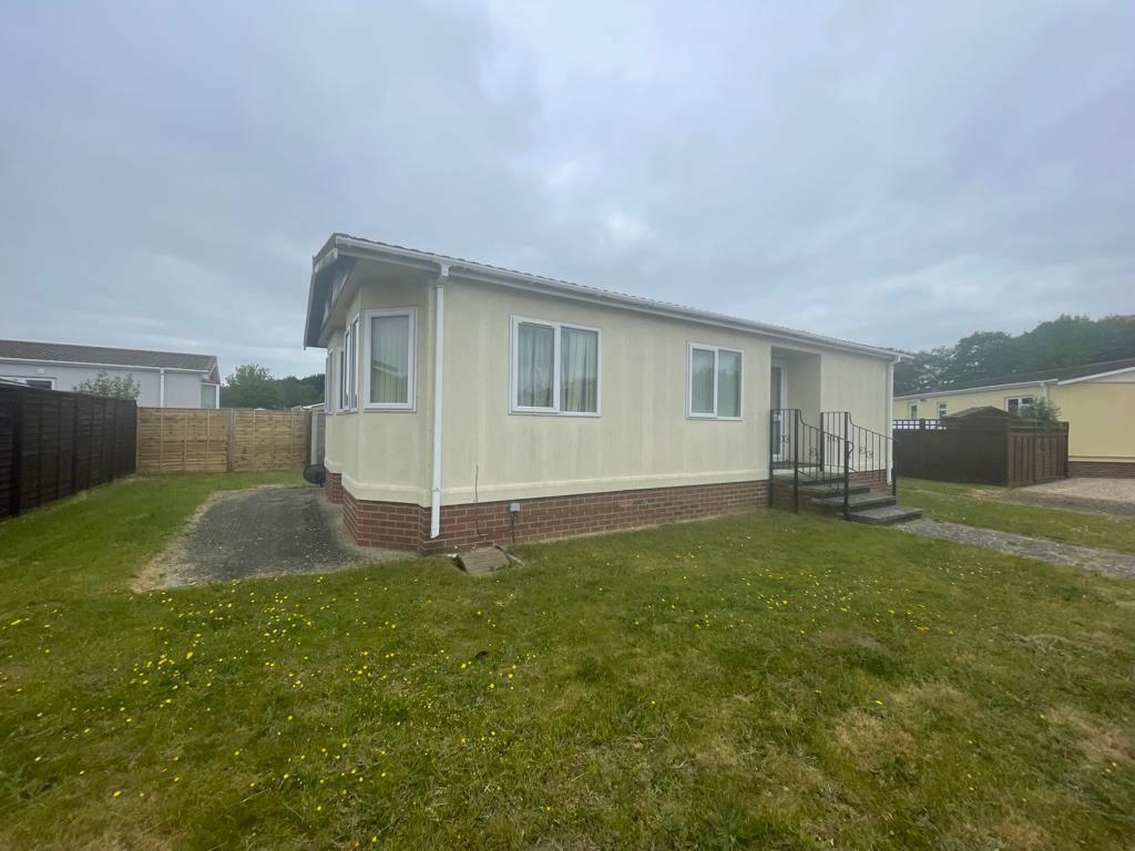 The Avenue, Martlesham Heath IP5 2 bed park home for sale £180,000