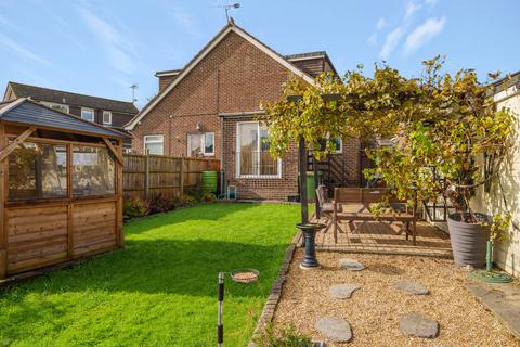 3 bedroom semi-detached house for sale - Treloyhan Close, Chandler's Ford, Hampshire, SO53