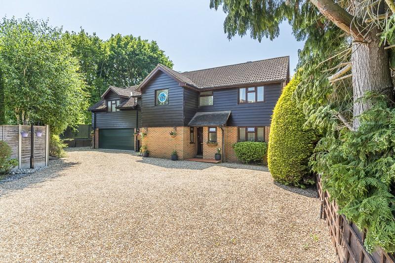 Swanwick Lane, Swanwick, Southampton, Hampshire. SO31 7HB 5 bed