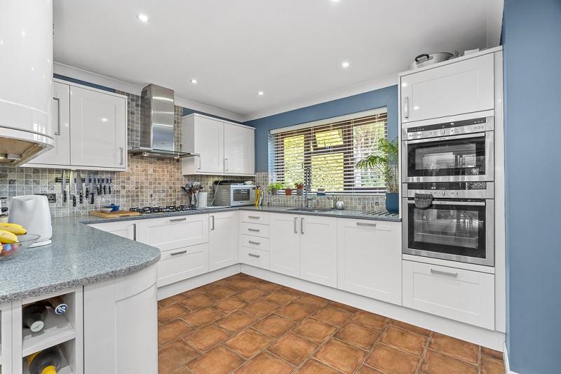 Swanwick Lane, Swanwick, Southampton, Hampshire. SO31 7HB 5 bed