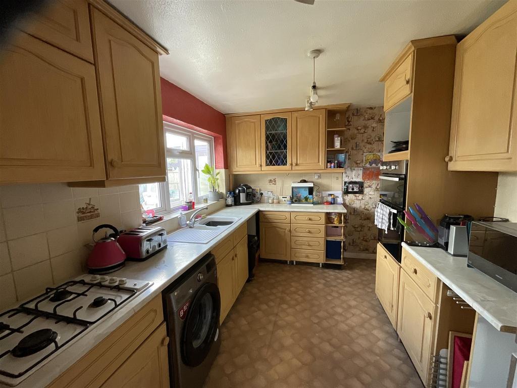 Churchill Way, Faversham, Kent 4 bed detached house for sale £450,000