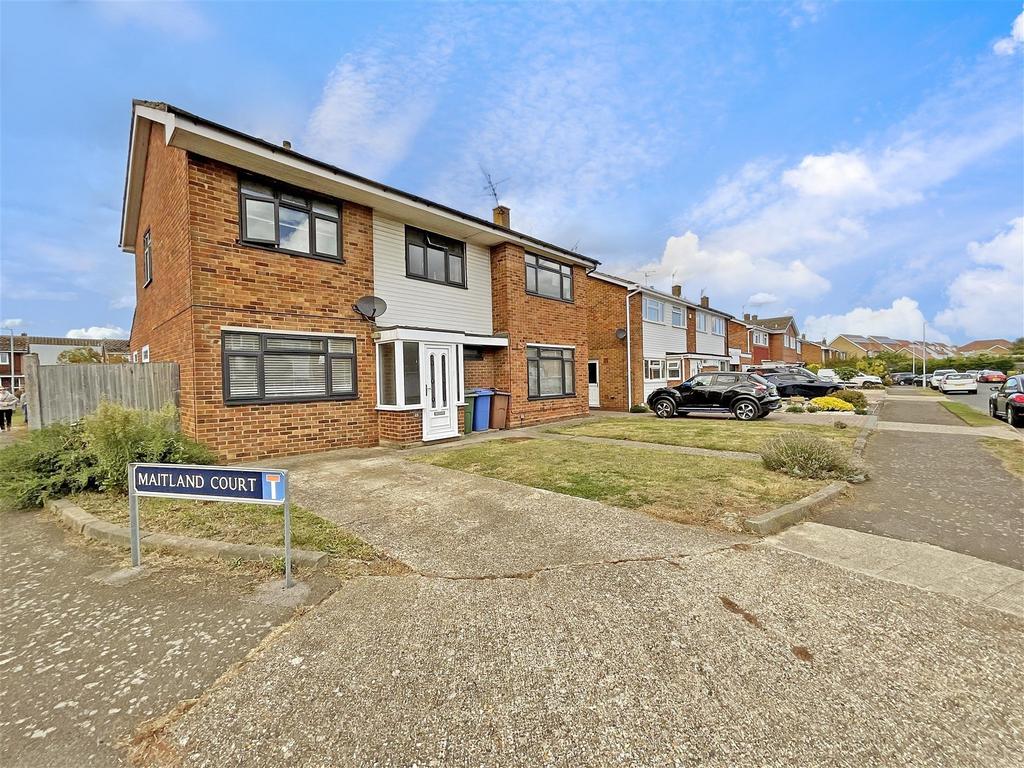 Churchill Way, Faversham, Kent 4 bed detached house for sale £450,000
