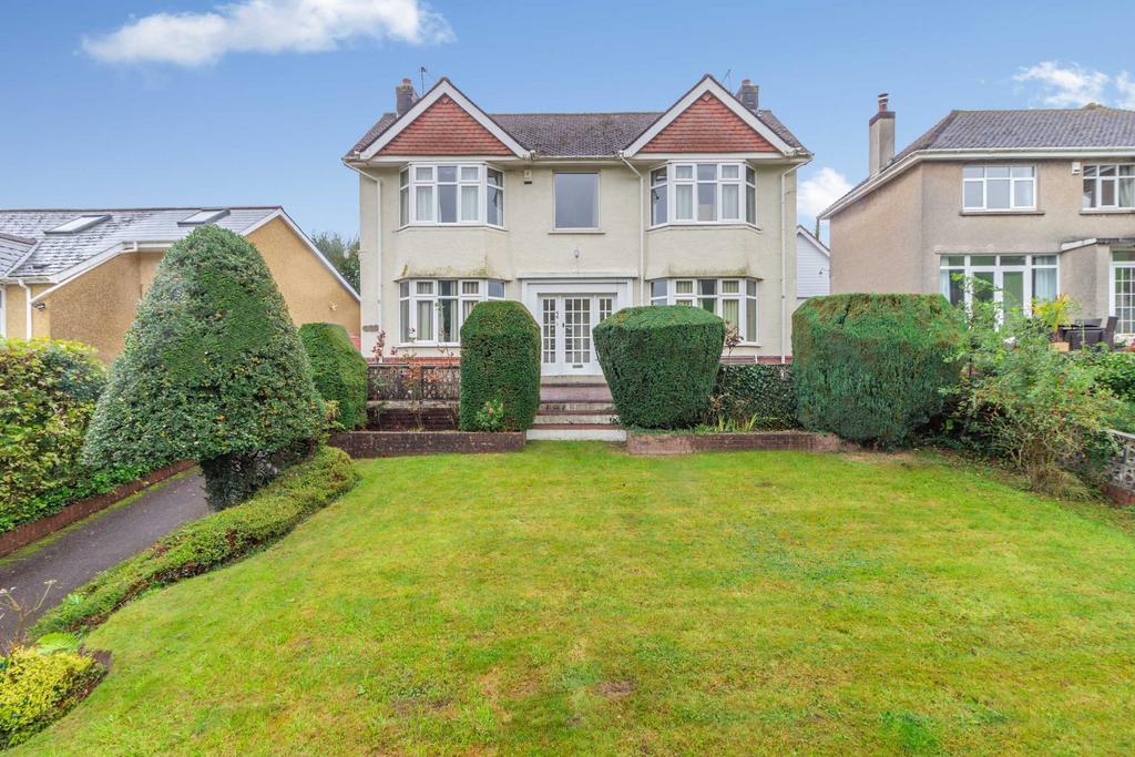 Usk Road, Pontypool 3 bed detached house for sale £425,000