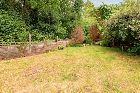 126 West Heath Road, London, NW3 7TU