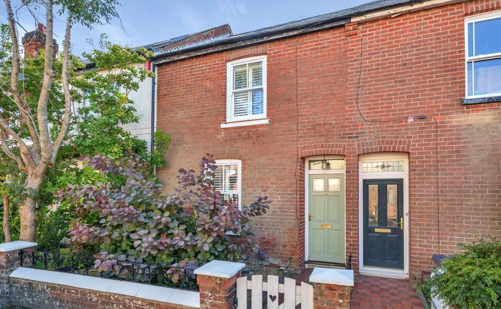 Highcliffe Road, Winchester, Hampshire, SO23 3 bed terraced house for