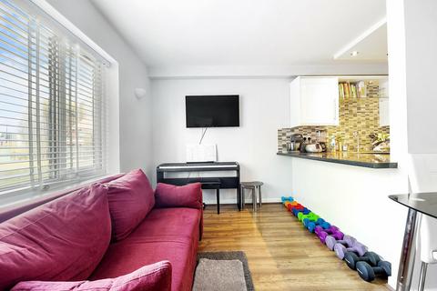28 Brymay Close, London, E3 2SY