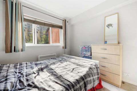 28 Brymay Close, London, E3 2SY