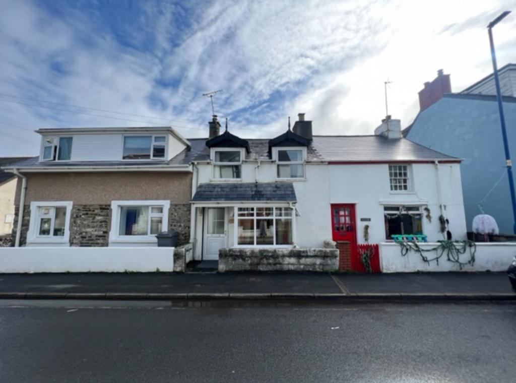 Borth, Ceredigion, SY24 1 bed terraced house for sale £153,000