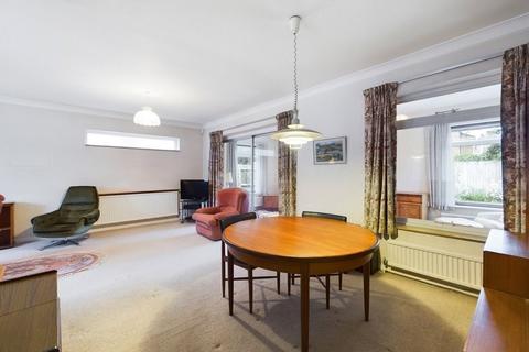 3 Stevens Close, Pinner, HA5 2SN