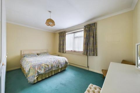 3 Stevens Close, Pinner, HA5 2SN