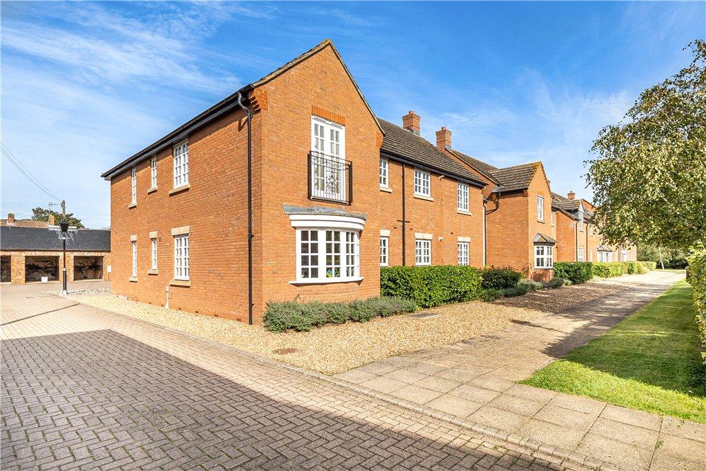 Reffield Close, Towcester, Northamptonshire, NN12 2 bed apartment for