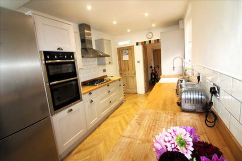 2 bedroom terraced house for sale - Milton Keynes MK13