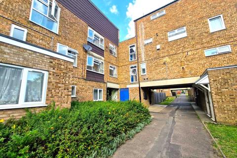 3 bedroom flat to rent, Butterworth Path, Luton LU2