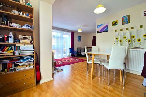 3 bedroom flat to rent, Butterworth Path, Luton LU2