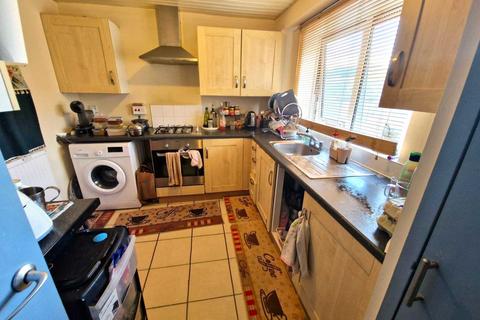 3 bedroom flat to rent, Butterworth Path, Luton LU2