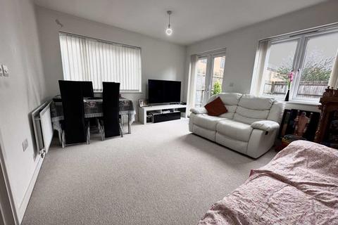 2 bedroom end of terrace house for sale, Challney Gardens, Luton LU4