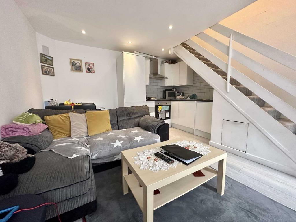 Waller Avenue, Luton LU4 1 bed terraced house for sale £195,000